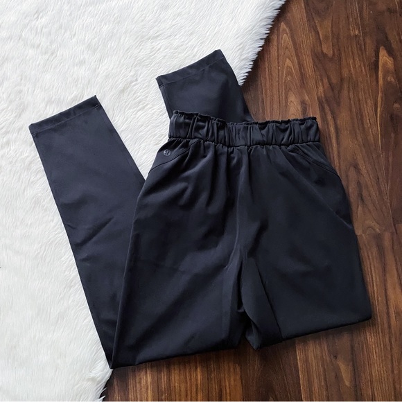 Lululemon Keep Moving Pant in Charcoal Gray - Picture 3 of 8